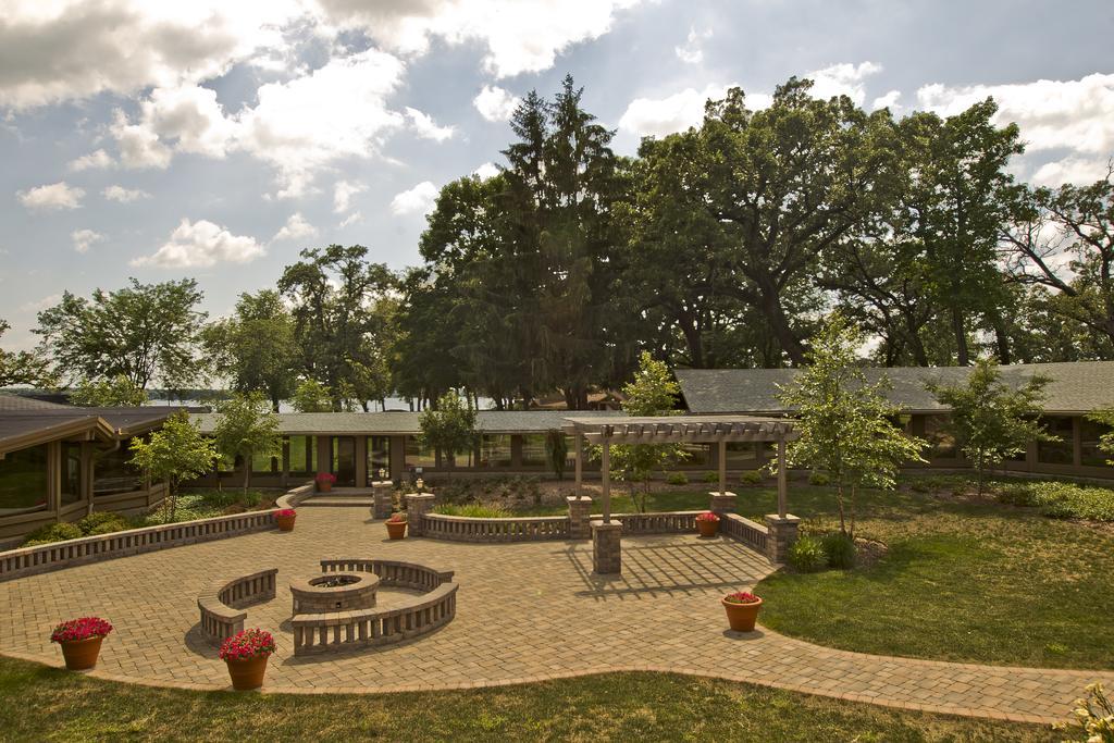 דלבן Lake Lawn Resort מראה חיצוני תמונה