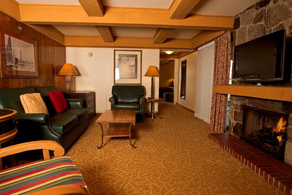 דלבן Lake Lawn Resort חדר תמונה