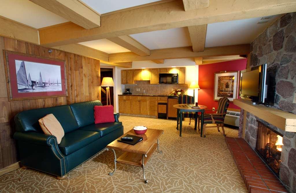 דלבן Lake Lawn Resort חדר תמונה